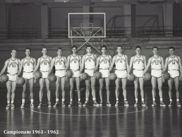 Formazione del Simmenthal 1961/62: Riminucci, Gamba, L.Ongaro, Sardagna, Velluti, Volpato, G.Ongaro, Vittori, Pieri, Vescovo, Binda. 